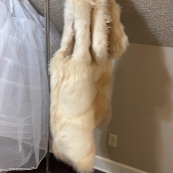 Soft fuzzy Dressy Vest Womens French Connection - Picture 9 of 12